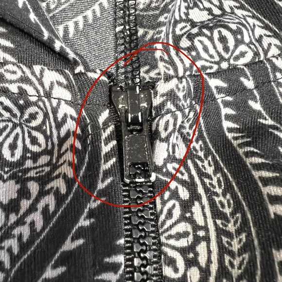 Carve Designs Hoodie Zip Jacket, Women’s XS, Black/White Pattern - Picture 8 of 11